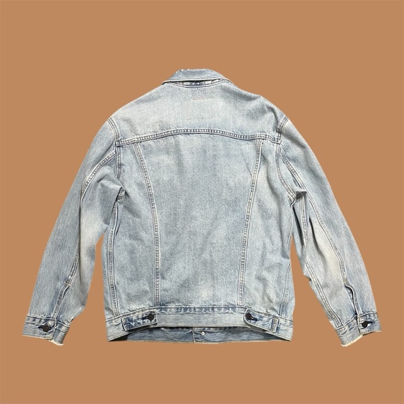 Levi's Light Wash Relaxed Fit Trucker Jacket - Picture 2 of 3
